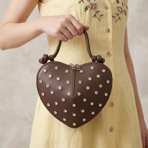 Sac bandoulière en crocodile et cuir verni 