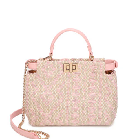 Sac bandoulière en paille ajourée texture légère