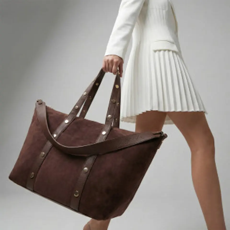 Sac de ville clous dorés look audacieux 1