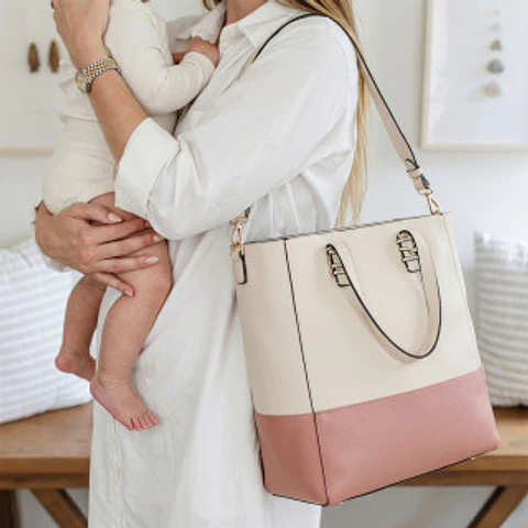 Sac cabas bicolore contraste moderne bureau et shopping