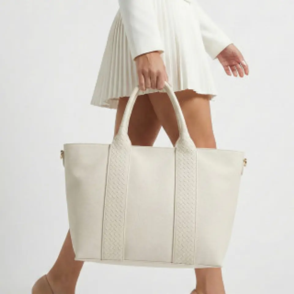 Sac cabas motif entrelacé texture relief 1