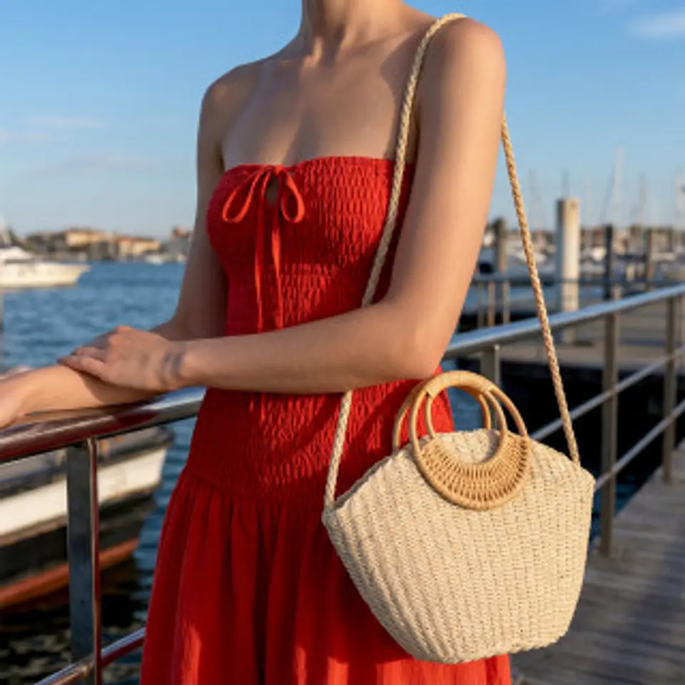 Sac à main en raphia tressé silhouette décontractée boho chic 1