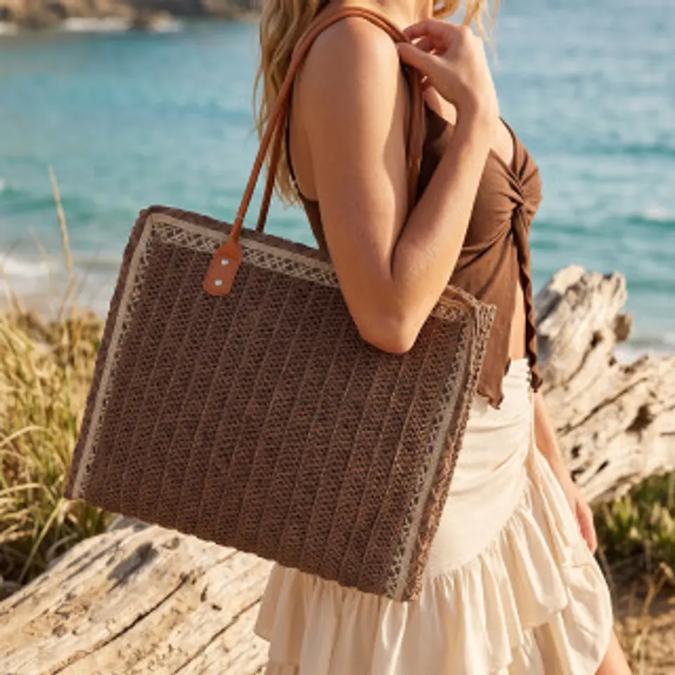 Sac cabas paille luxe finitions dorées métallisées éclat prestigieux business 1