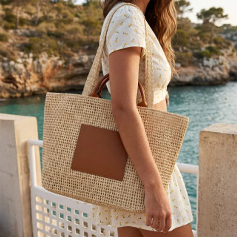 Sac bandoulière paille rigide petite boîte ronde fermoir métallique précieux