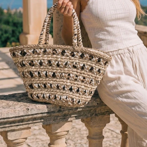 Sac panier léger paille brute design minimaliste fonctionnel