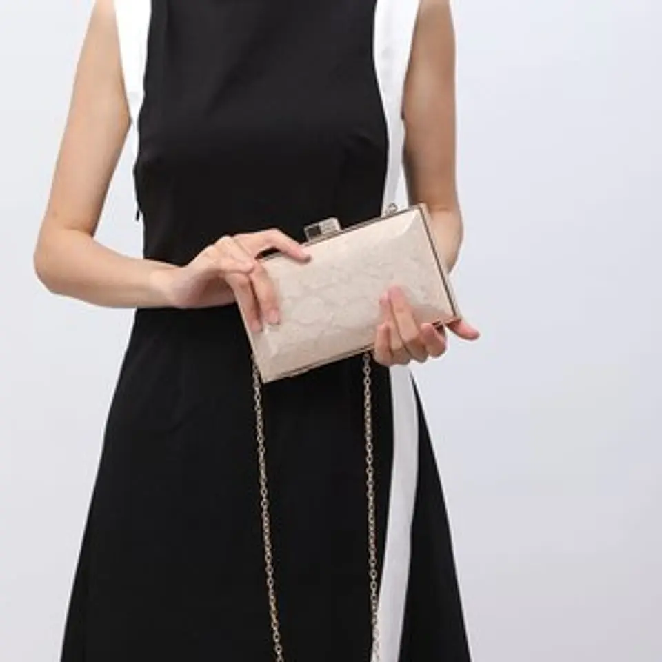 Sac banane à texture brillante éclat métallisé contemporain 1