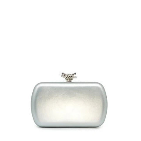 Pochette femme poignée asymétrique coupe irrégulière créateur audacieux