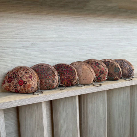 Collection douze pochettes liège écoresponsable matière végétale légère