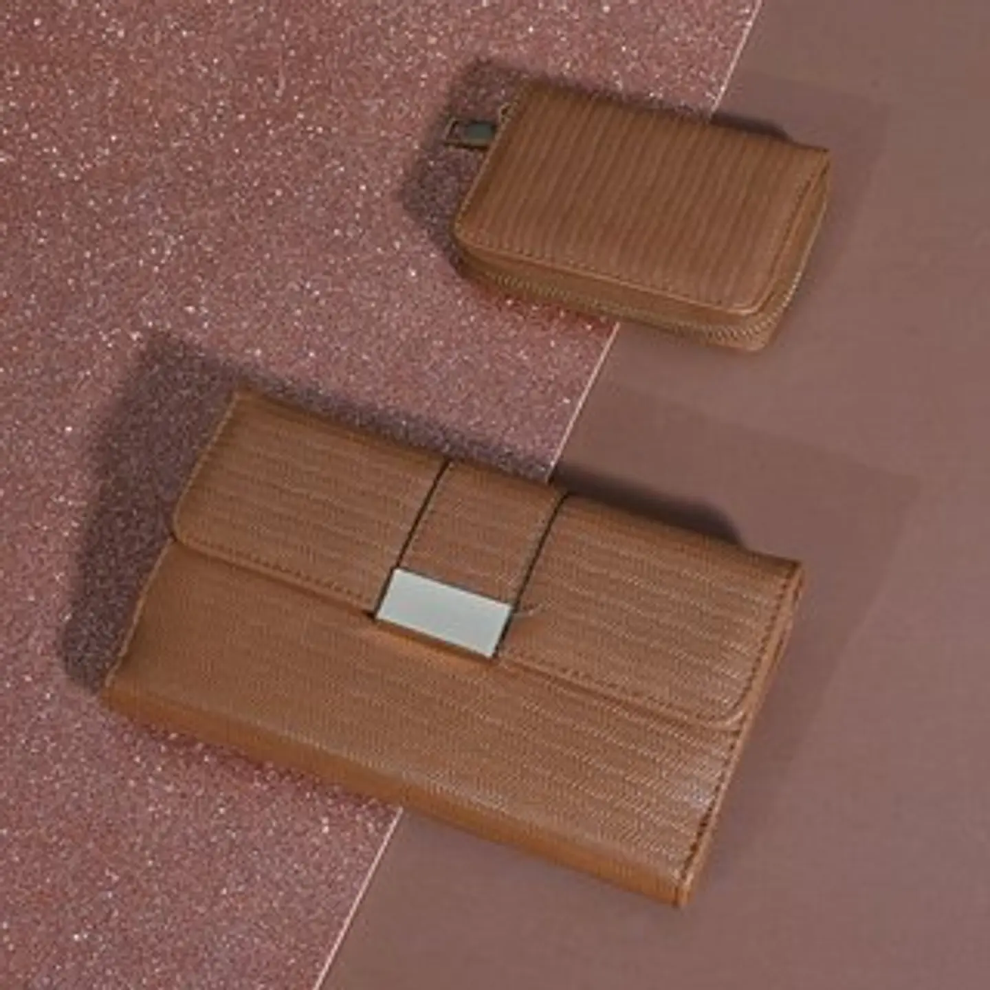 Ensemble de portefeuilles boucle métallique ceinturé design moderne 1