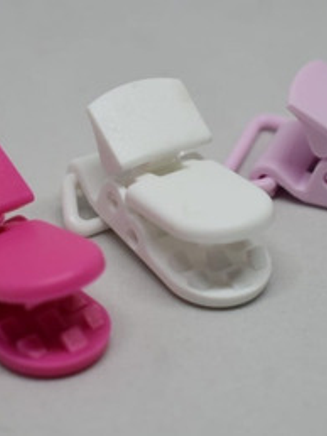  Sujetadores Plásticos (porta Chupetes) Colores Surtidos 6