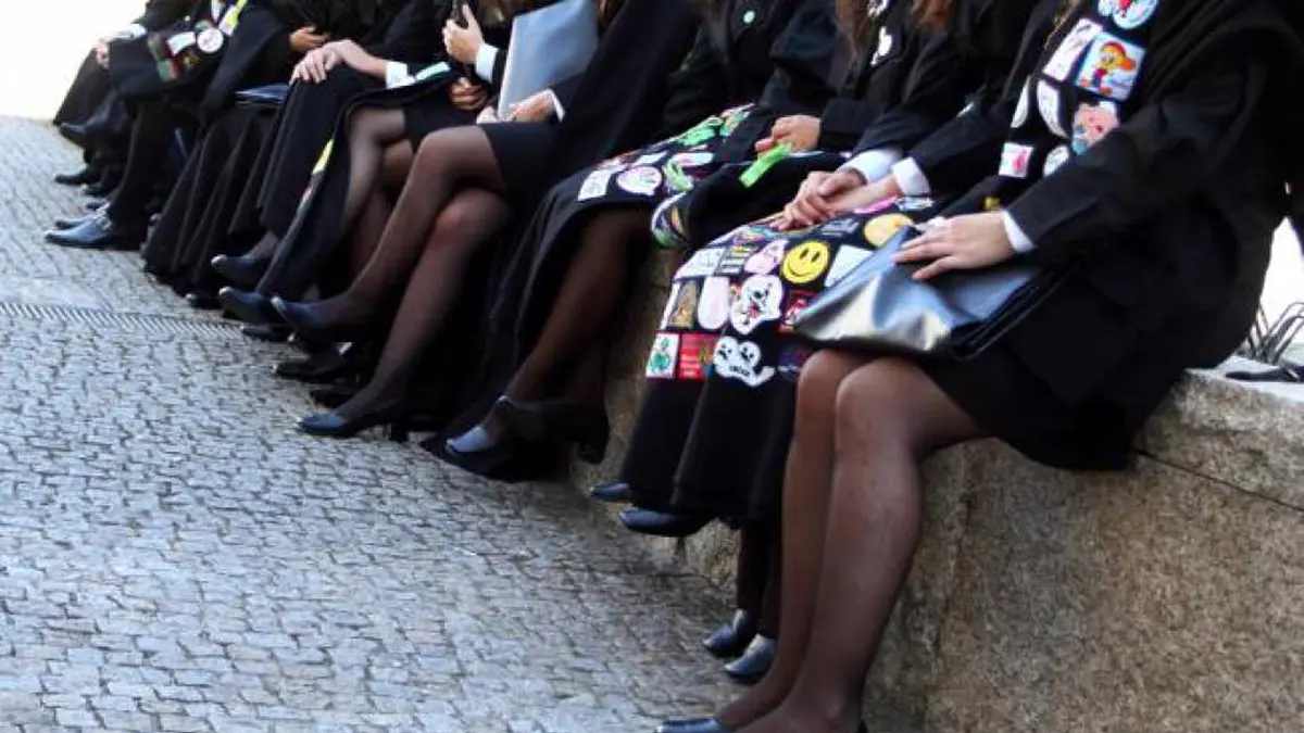 TRAJE ACADÉMICO