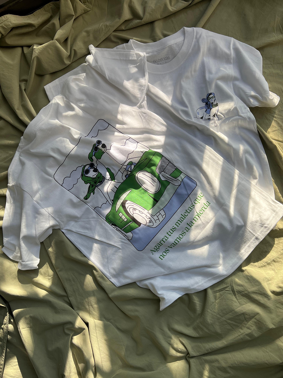 Agarra tus maletas - Graphic Tee 1