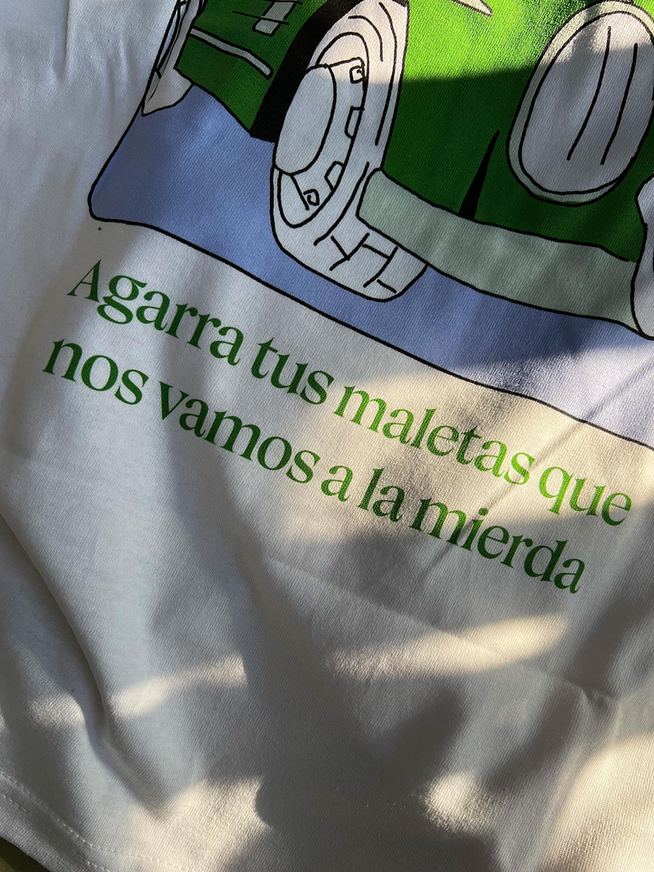 Agarra tus maletas - Graphic Tee 3
