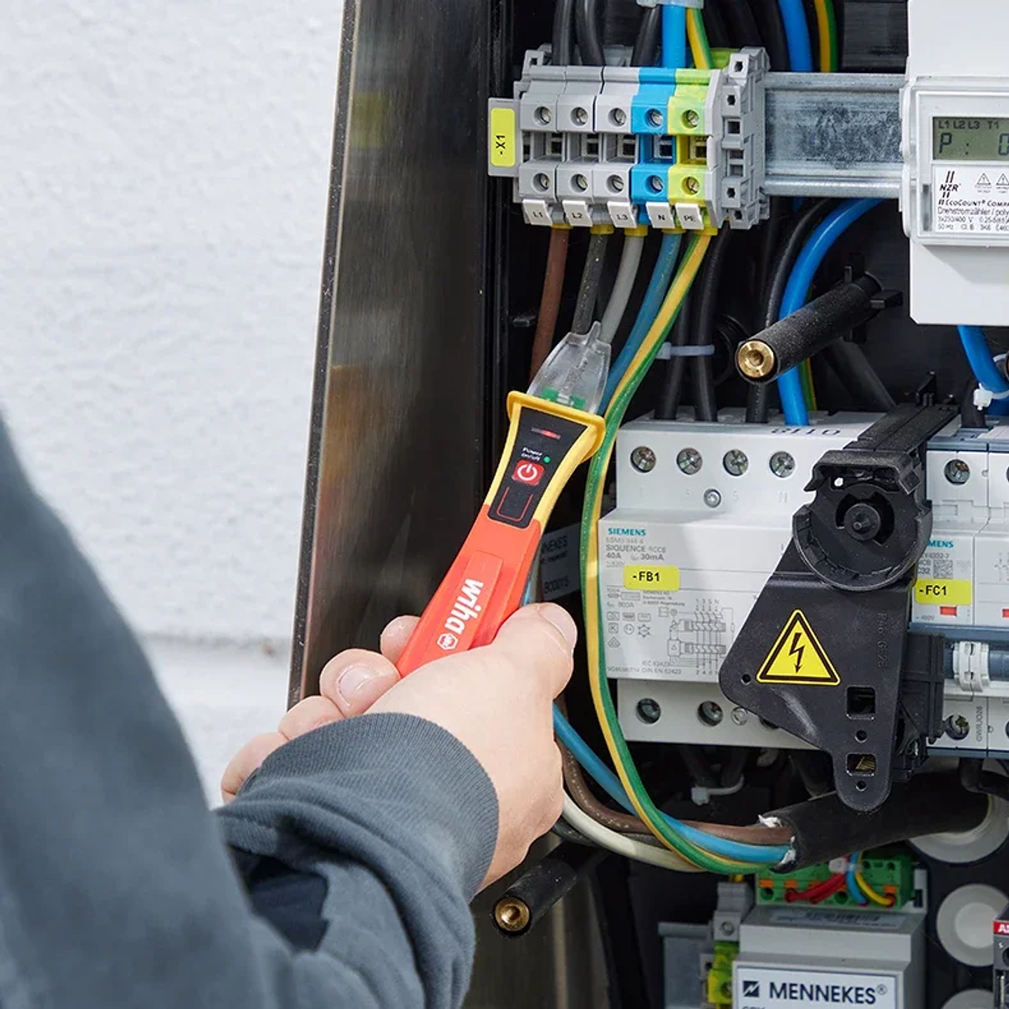 90028C Professional Electrician’s 6-in-1 Insulated Tool Kit | Heavy-Duty Belt Pouch Set 18