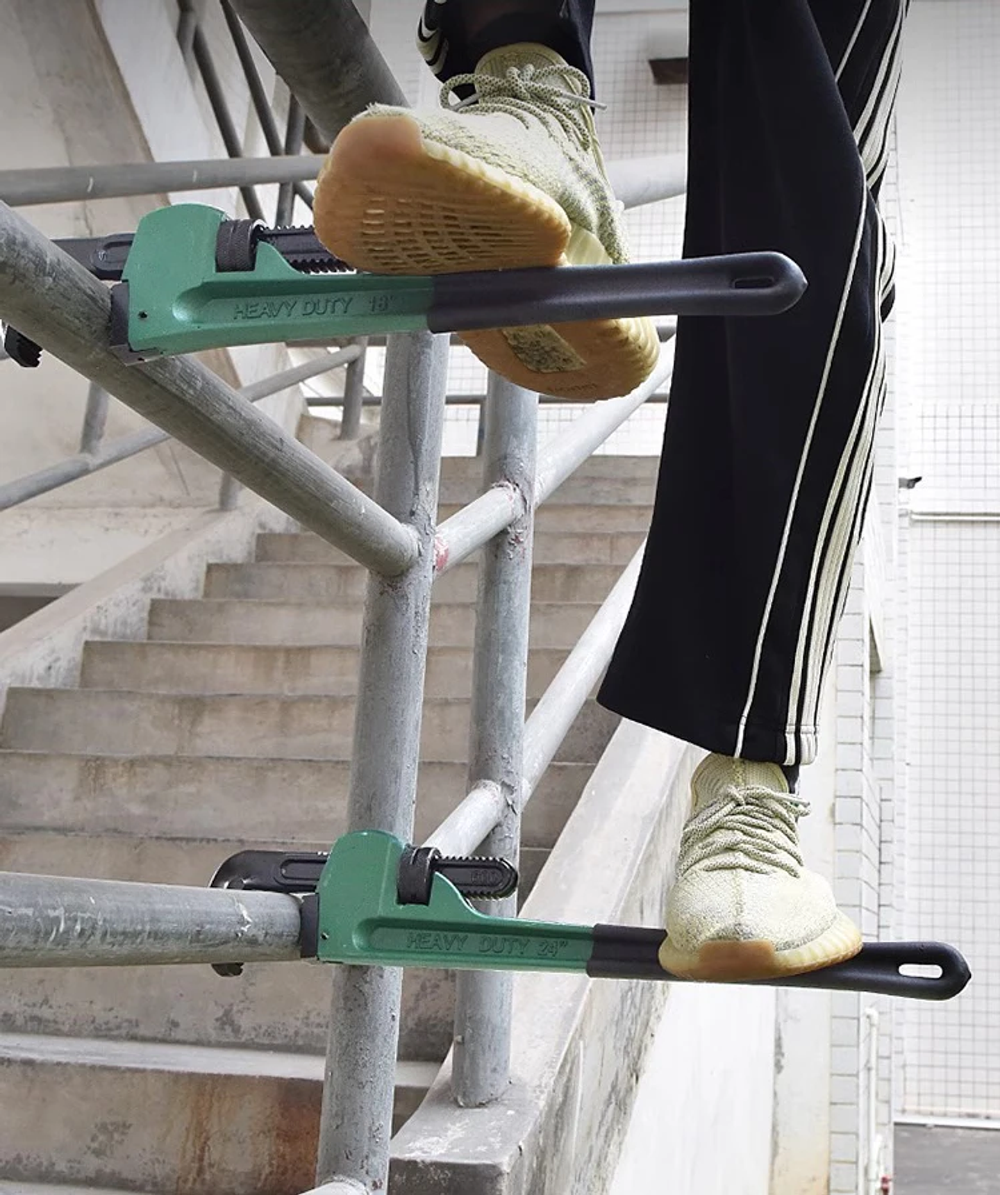 Heavy Duty Pipe Wrench | Industrial Plumbing Pliers 16