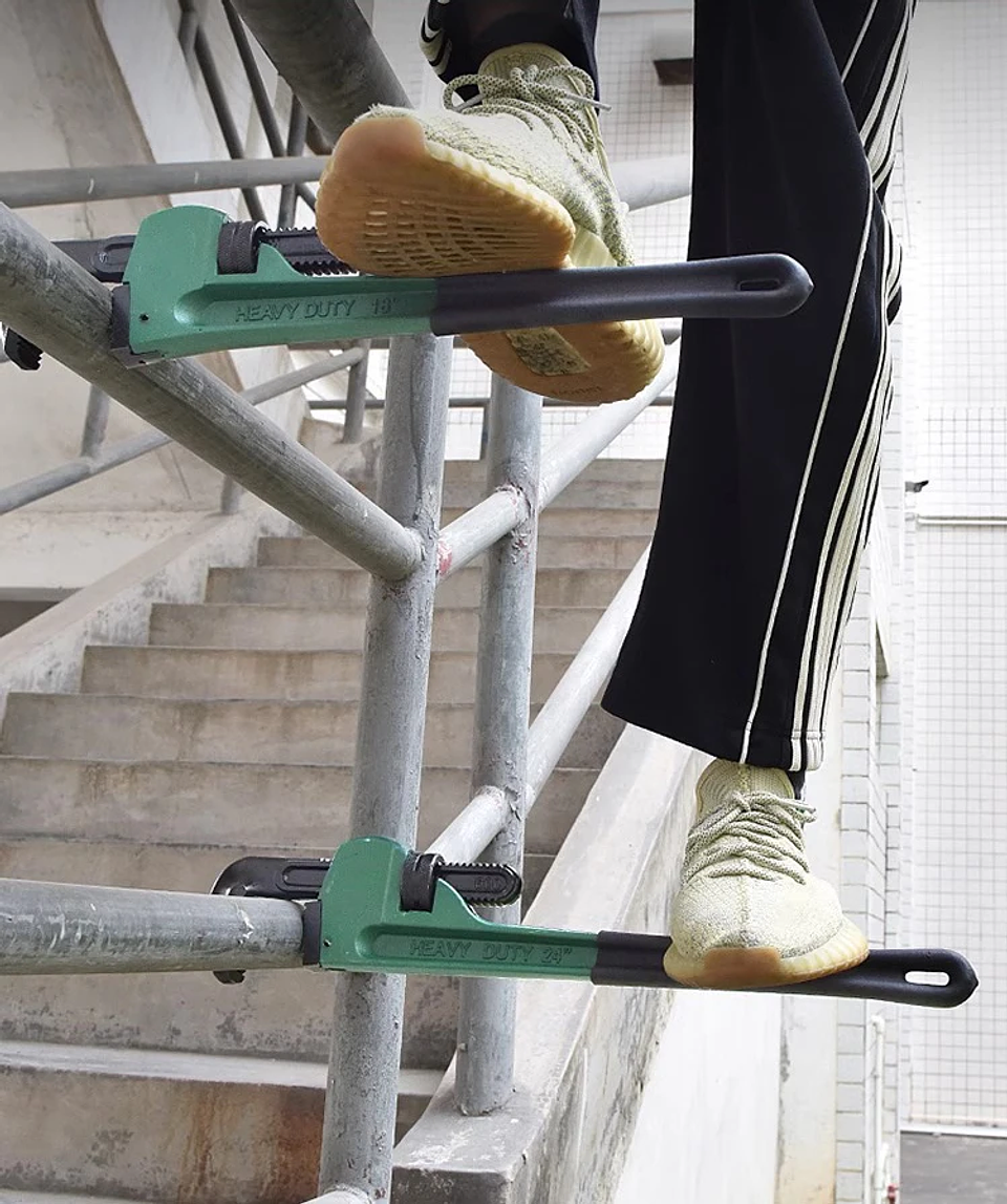 Heavy Duty Pipe Wrench | Industrial Plumbing Pliers 16