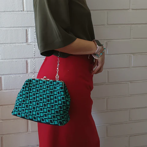 Cartera crochet Tapestry verde turquesa y negro