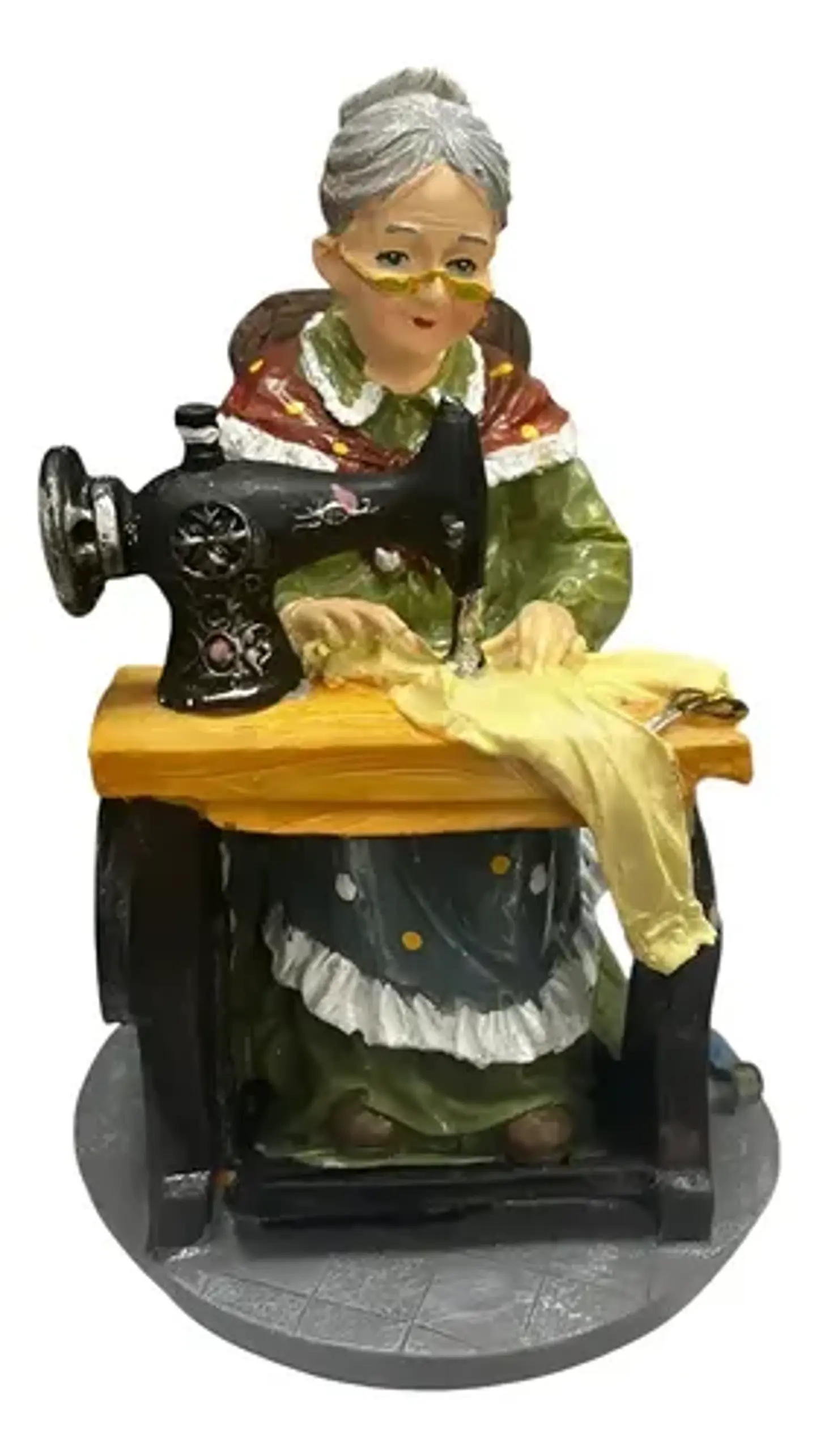 Figura Abuelita En Una Maquina De Coser 2