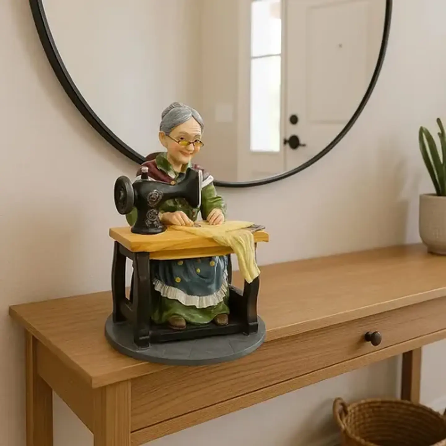 Figura Abuelita En Una Maquina De Coser 3