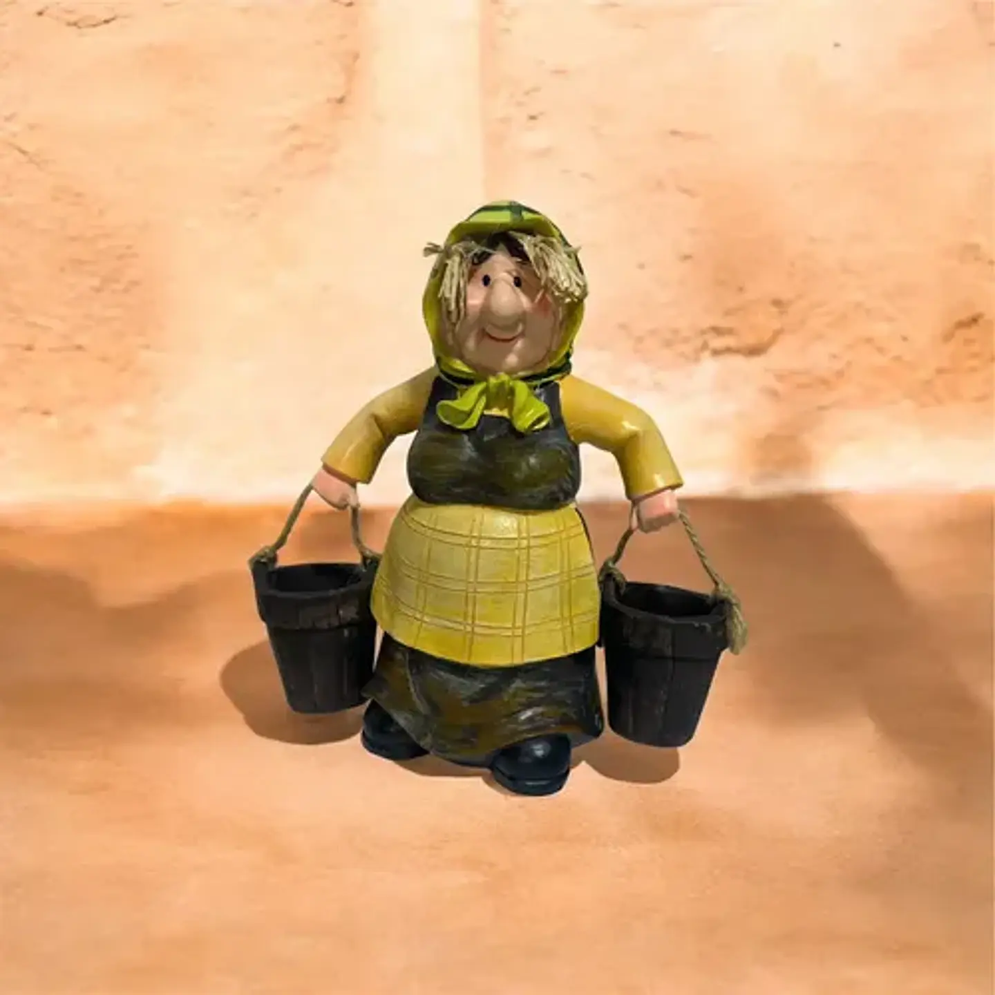 Figura Decorativa Campesina Con Baldes 4