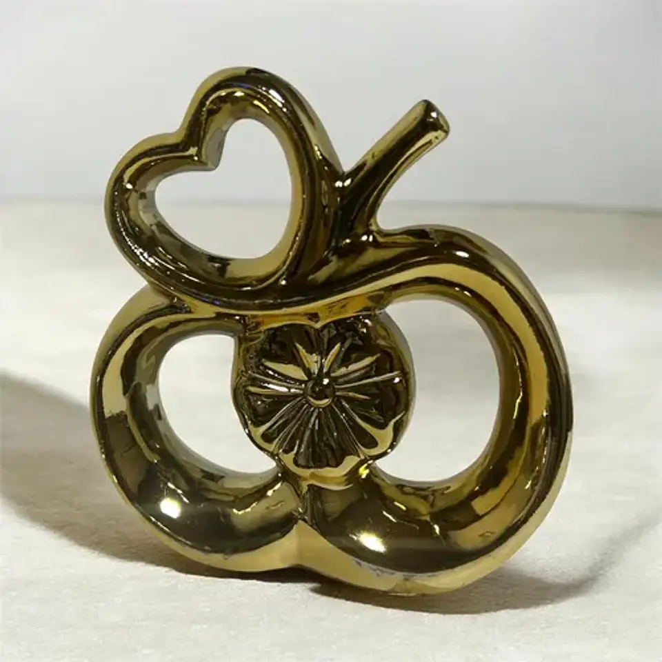 Figura Decorativa Manzana Con Corazón Y Detalle Floral 10