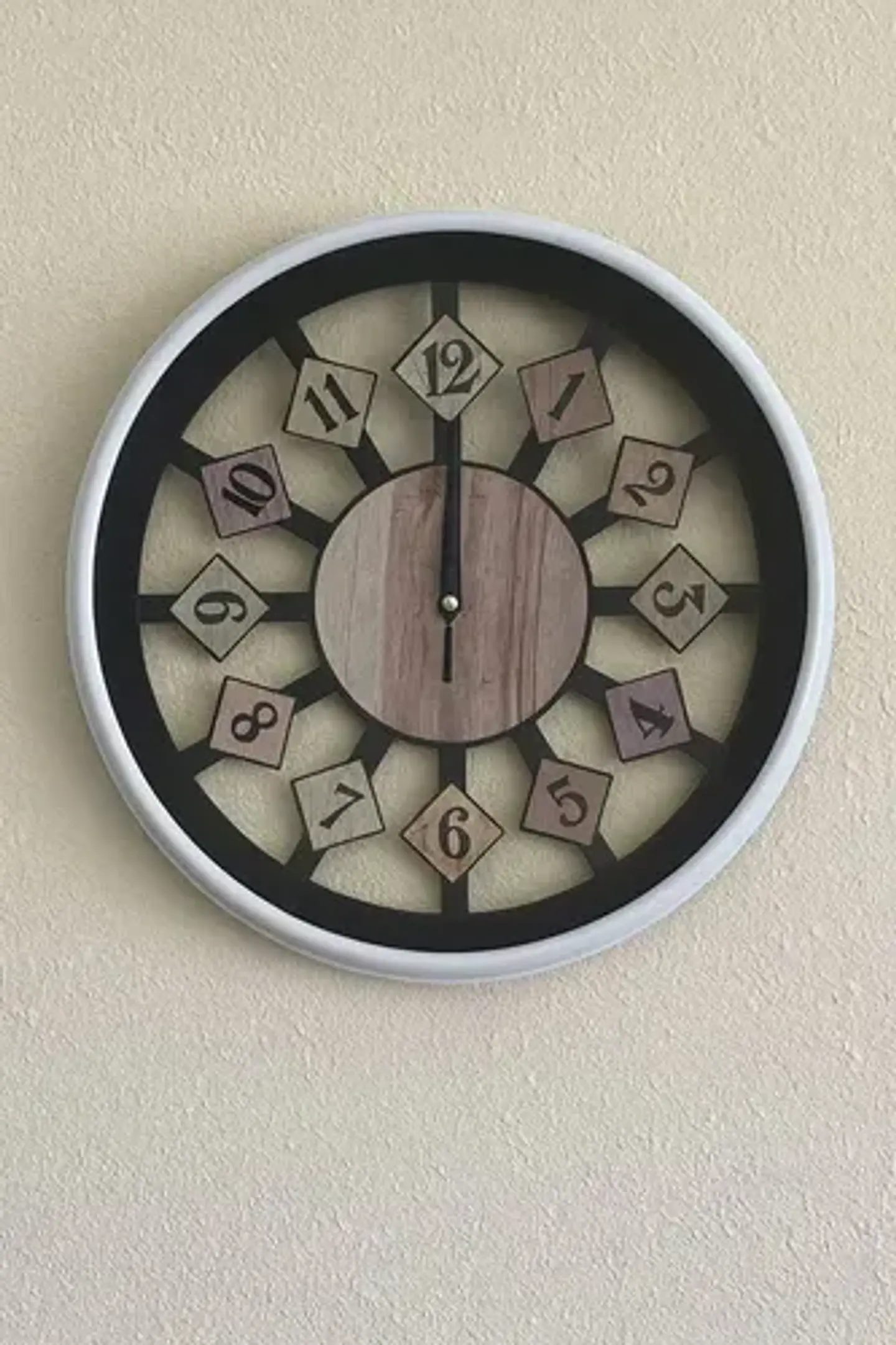 Reloj Pared  30 Cm Silencioso  Redondo Blanco Letras Negras 1