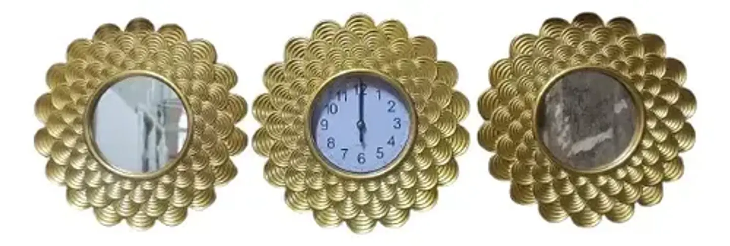 Set De Pared Elegante Con Reloj Y Espejos Dorados 1