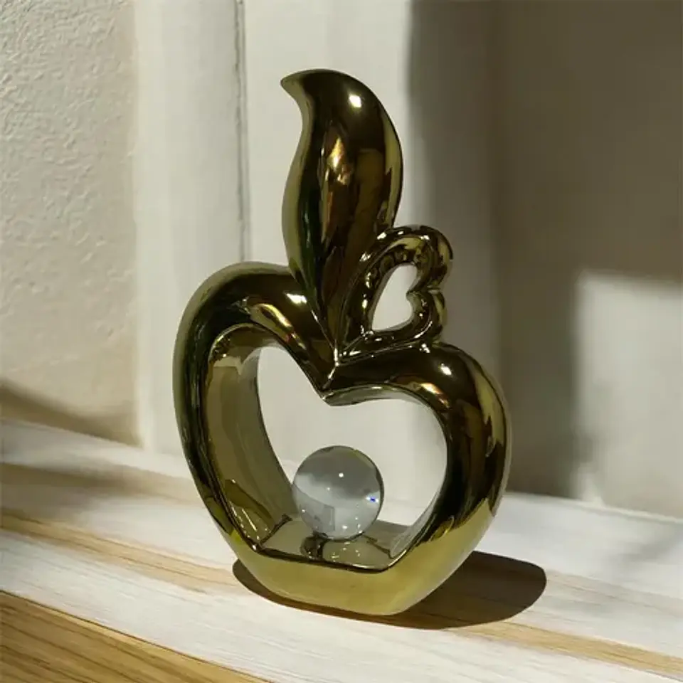 Figura Decorativa Manzana Con Corazón Y Esfera 5