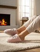 Pantuflas De Peluche Rosadas Mujer Diseño Love Brillos - Miniatura 5