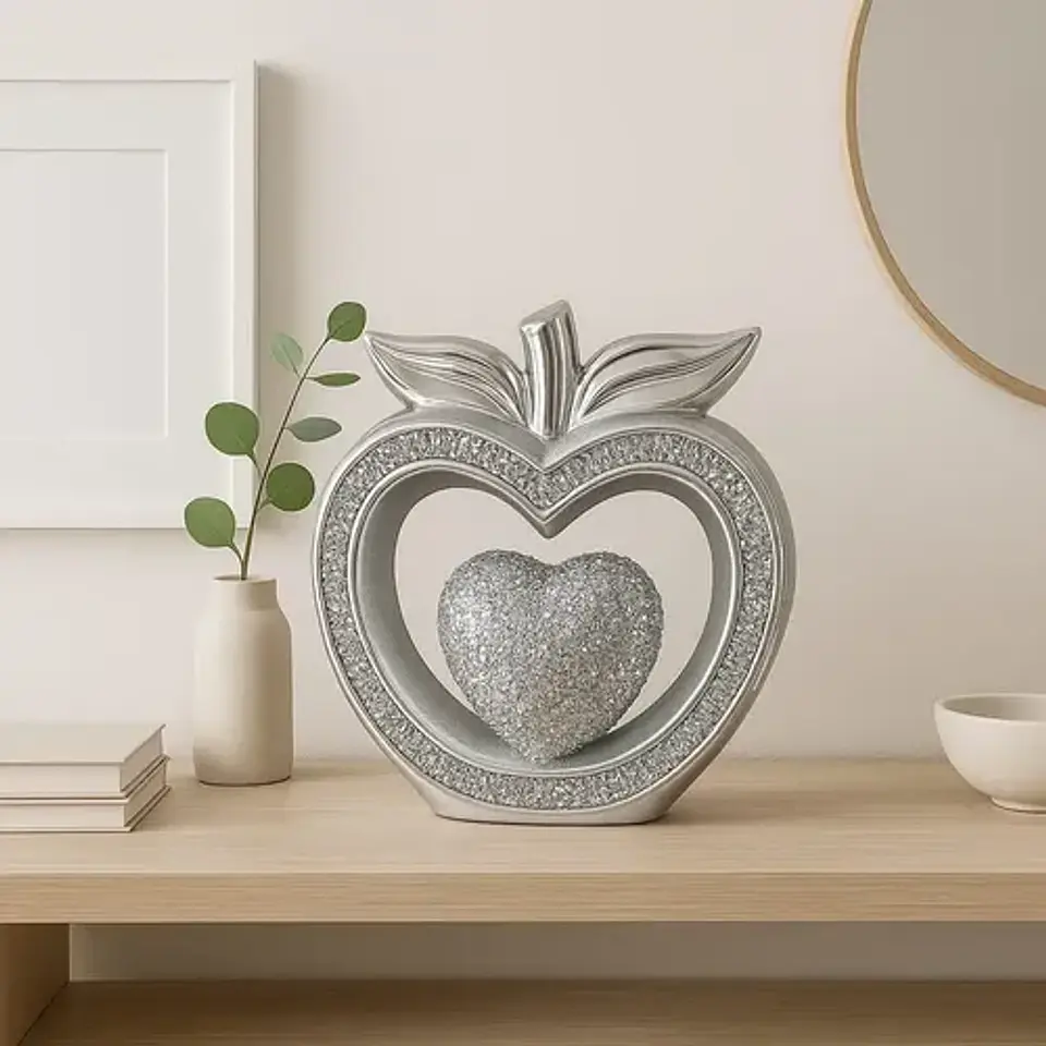 Adorno Decorativo Manzana Plateada Con Corazón Brillante 2