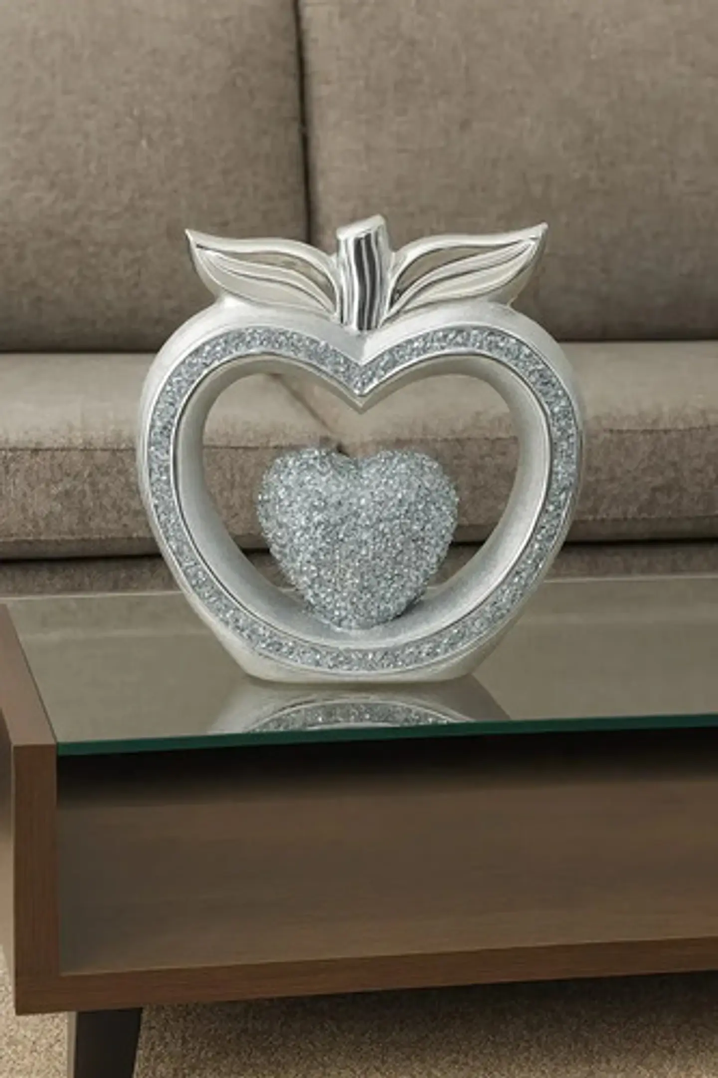 Adorno Decorativo Manzana Plateada Con Corazón Brillante 6