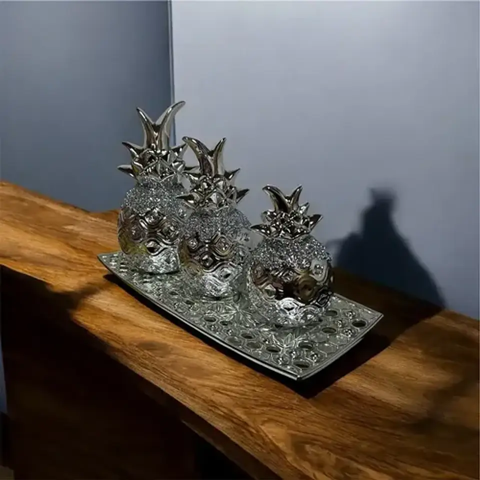 Set Decorativo De Piñas Plateadas Con Bandeja 9