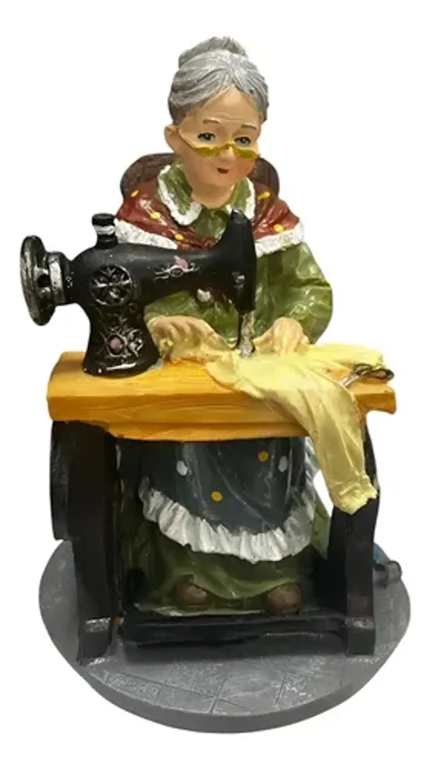 Figura Abuelita En Una Maquina De Coser 1