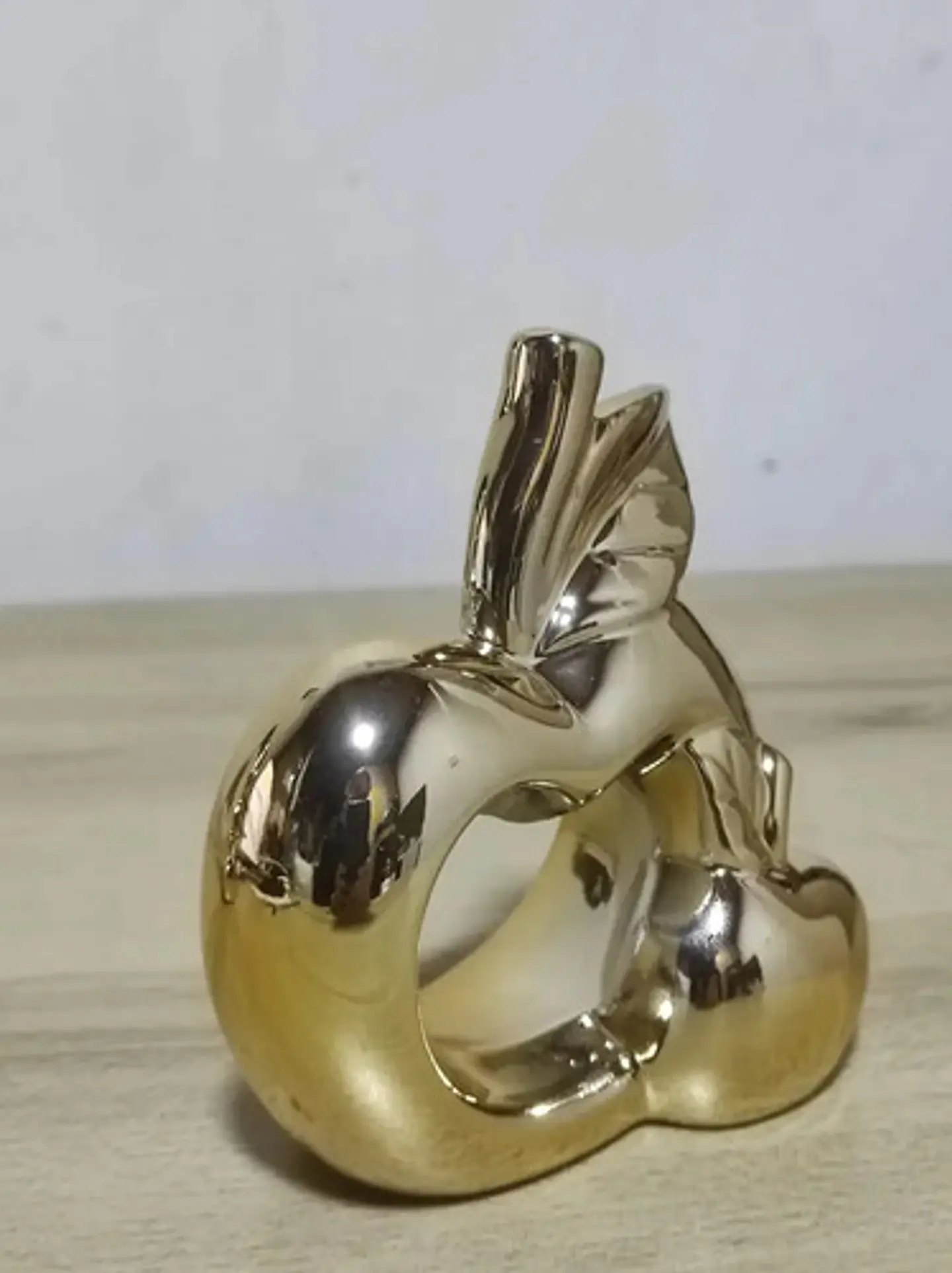 Escultura De Manzana Elegante 2
