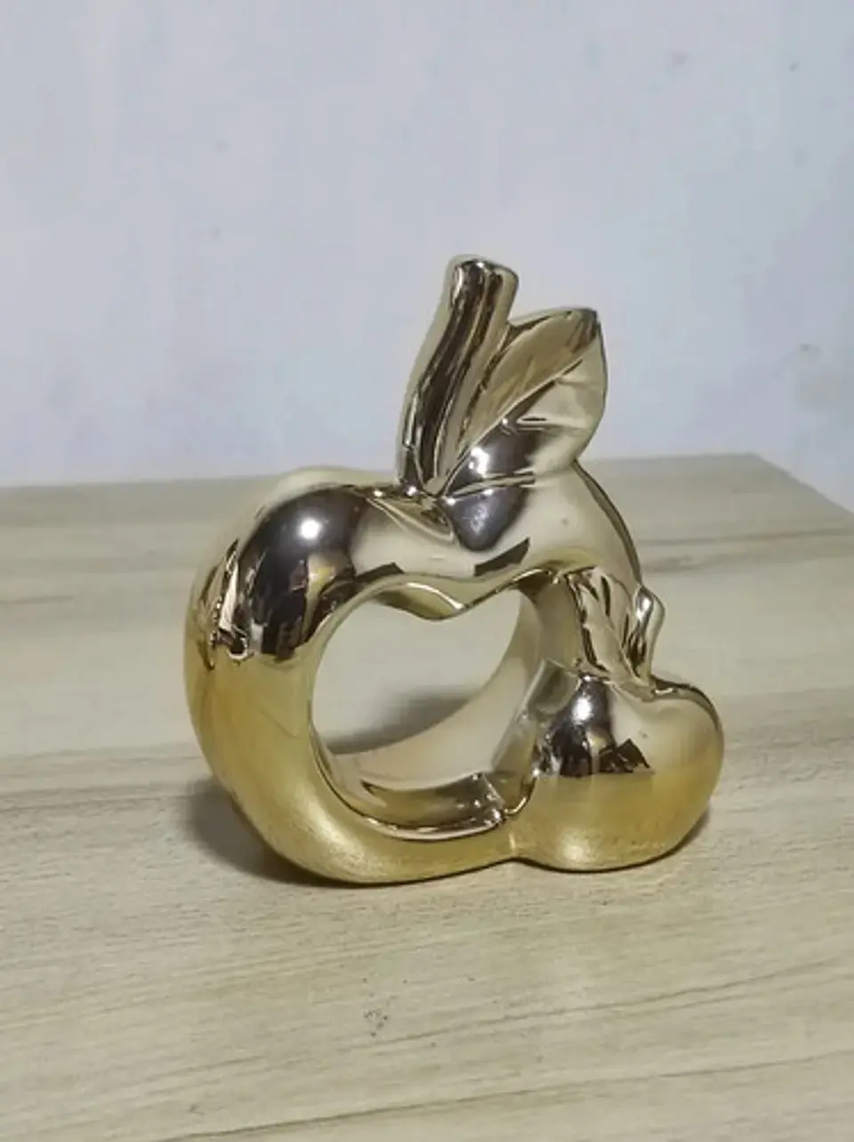 Escultura De Manzana Elegante 3