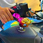 Ave Decorativa Colorida Que Llena De Alegría Tus Espacios - Miniatura 3