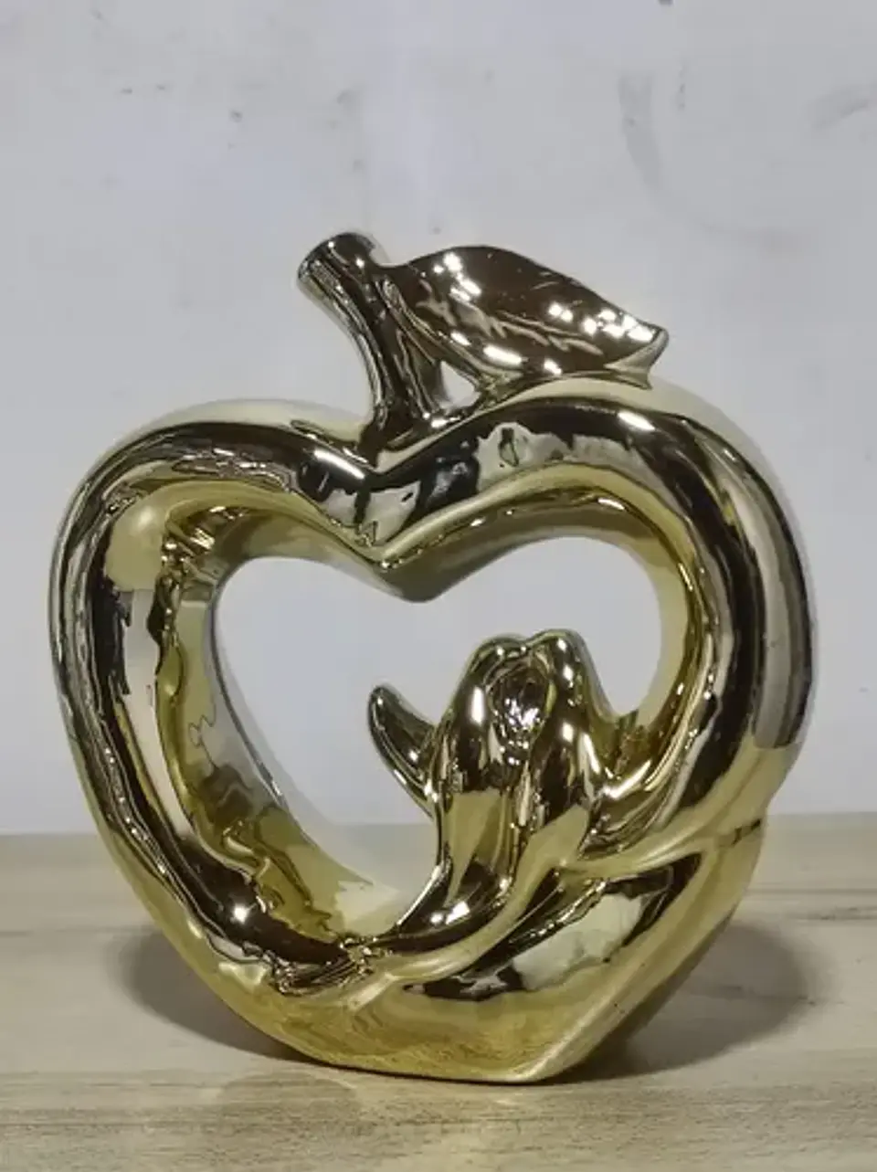 Escultura De Manzana Para Decoracion Elegante 1