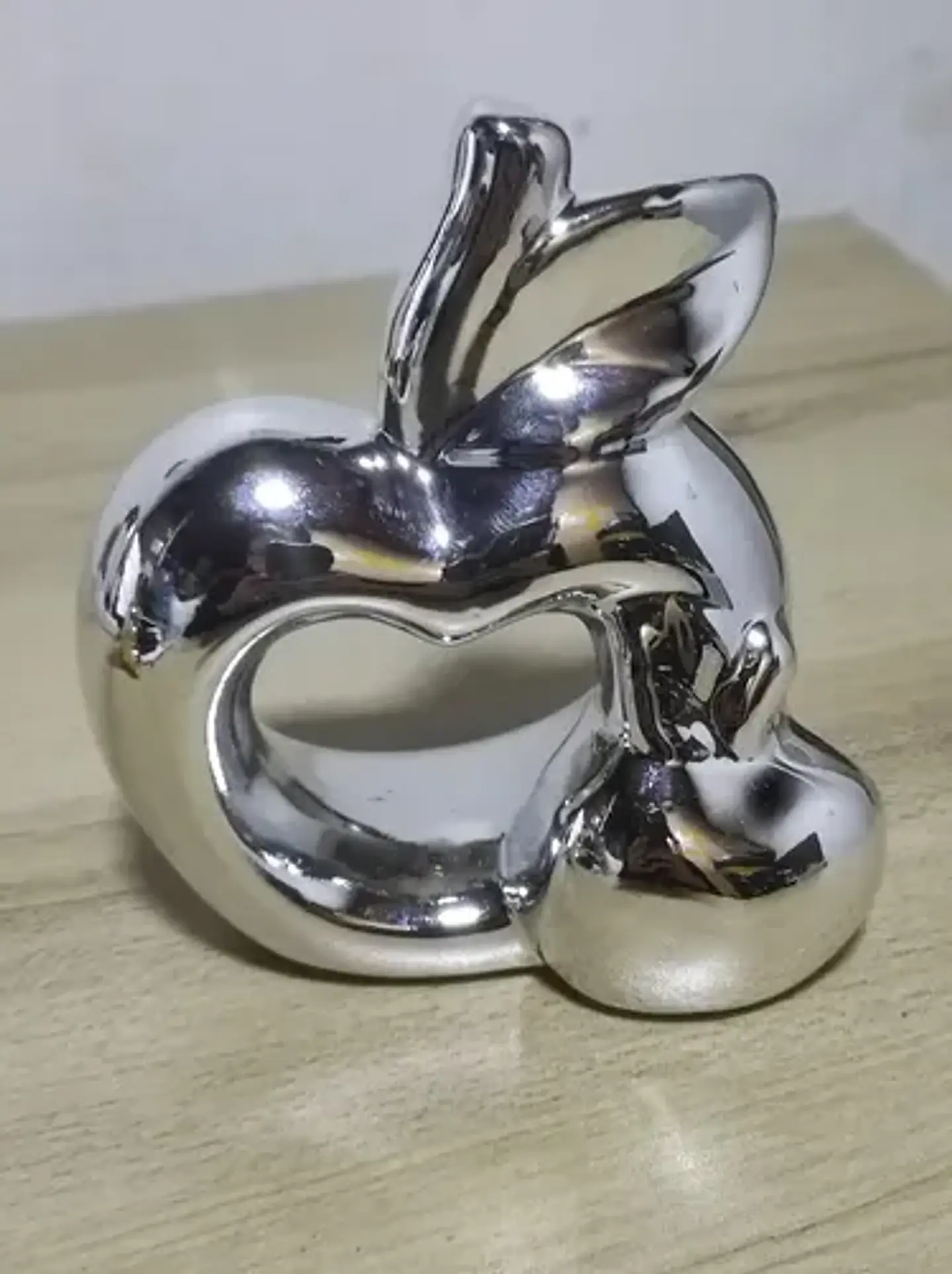 Escultura De Manzana Elegante 3