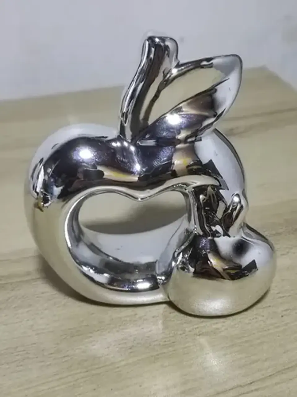 Escultura De Manzana Elegante 3