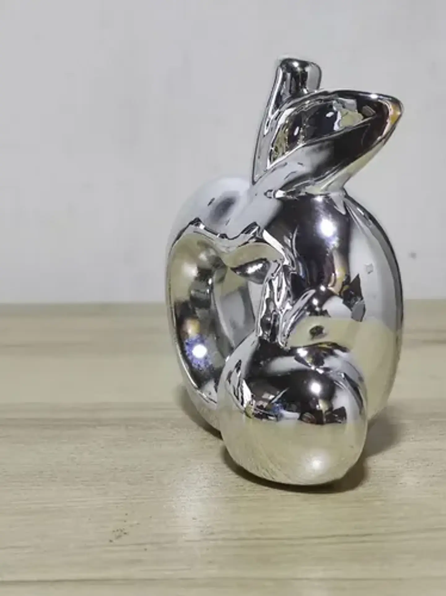 Escultura De Manzana Elegante 4