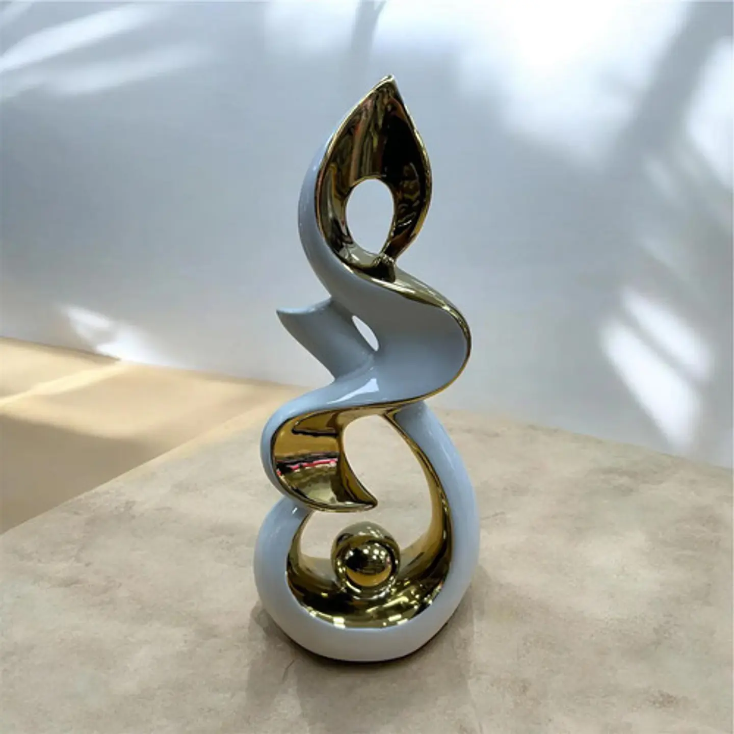 Figura Decorativa Moderna Blanco Y Dorado  Diseño Abstracto 5