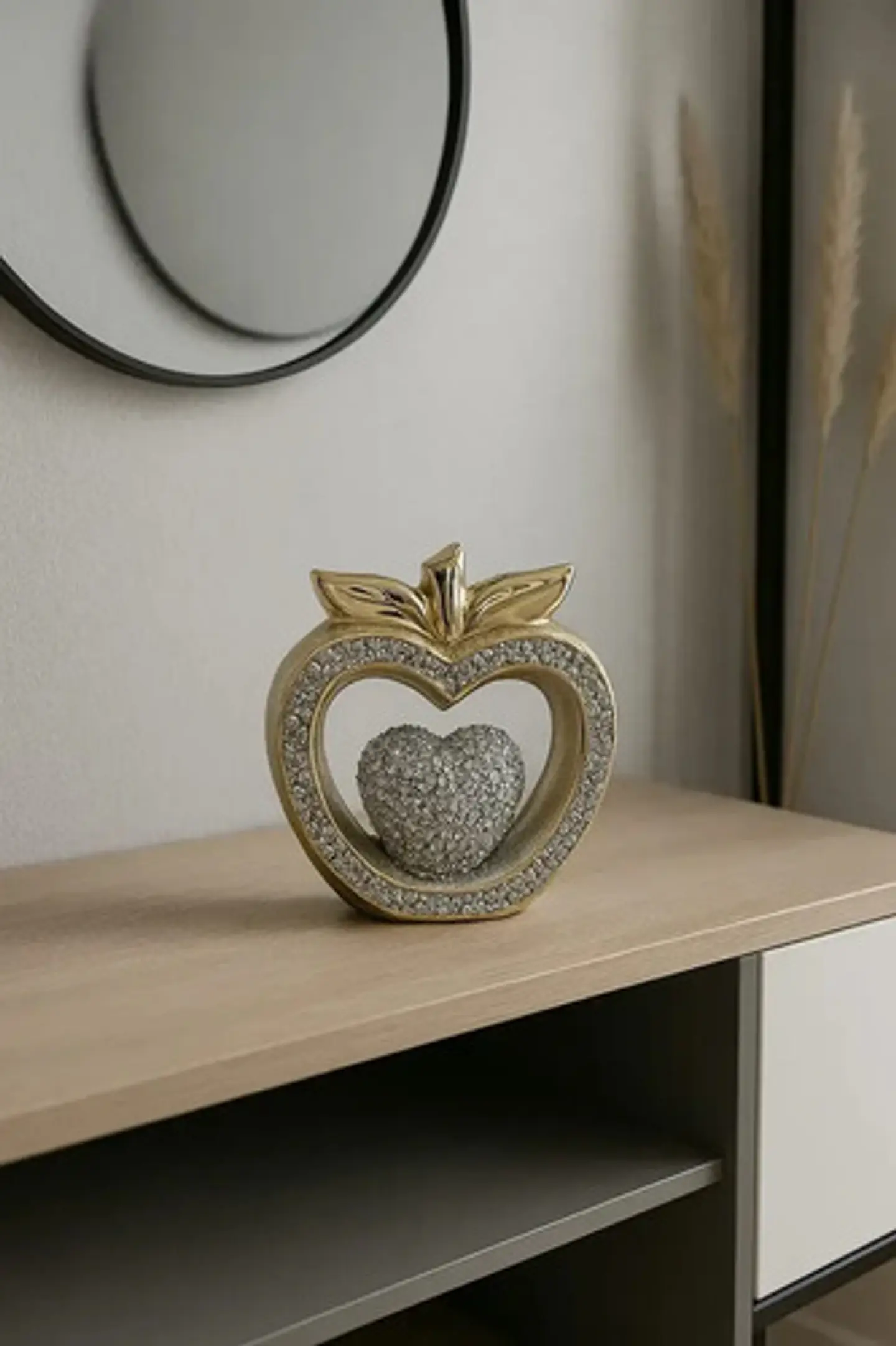 Adorno Decorativo Manzana Dorado Con Corazón Brillante 3