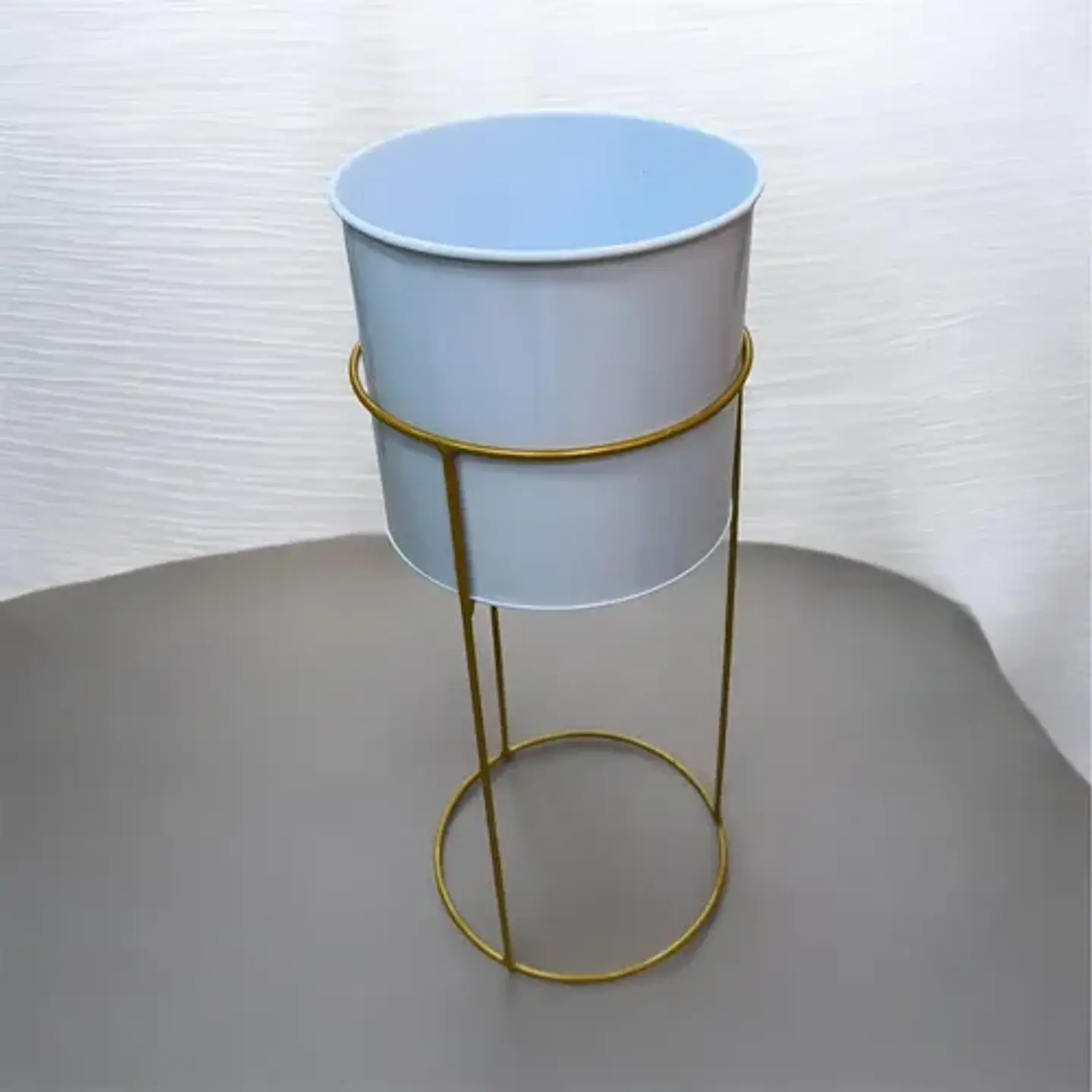 Macetero Decorativo Con Base Metálica Elevada Elegante 12