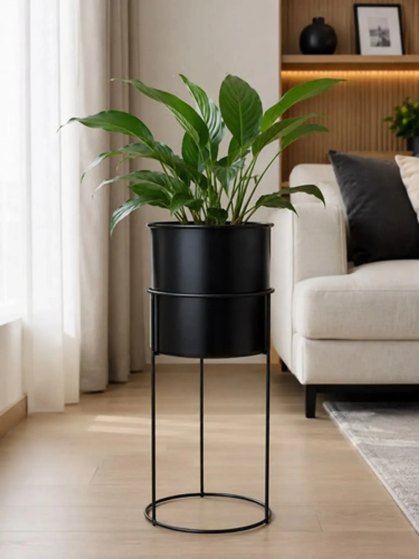 Macetero Decorativo Con Base Metálica Elevada 2