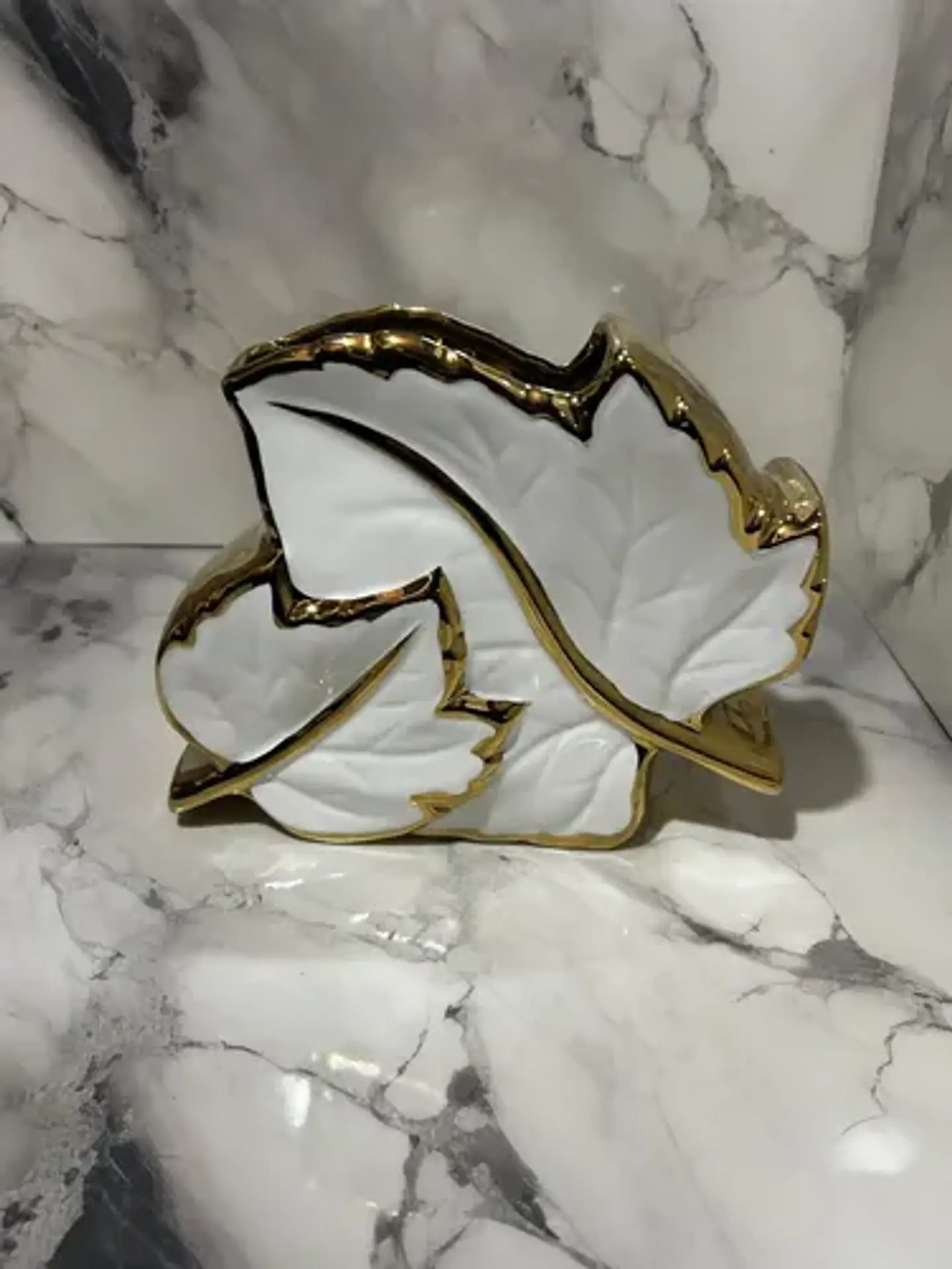 Jarrón Decorativo De Hojas Blanco Y Dorado Para Flores 5