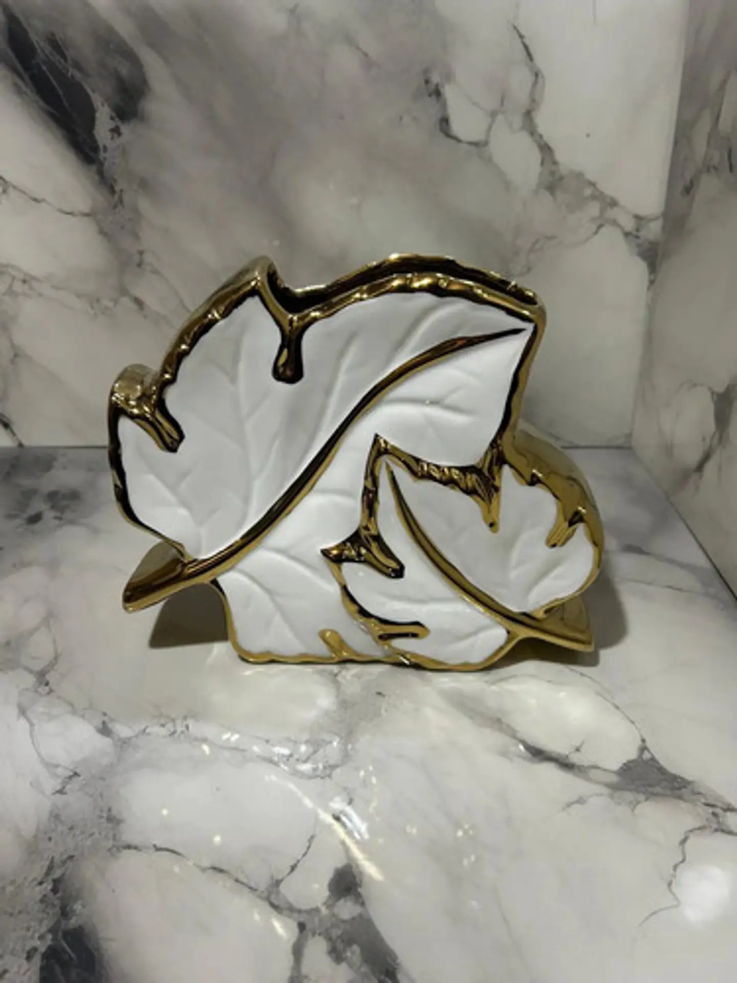 Jarrón Decorativo De Hojas Blanco Y Dorado Para Flores 6