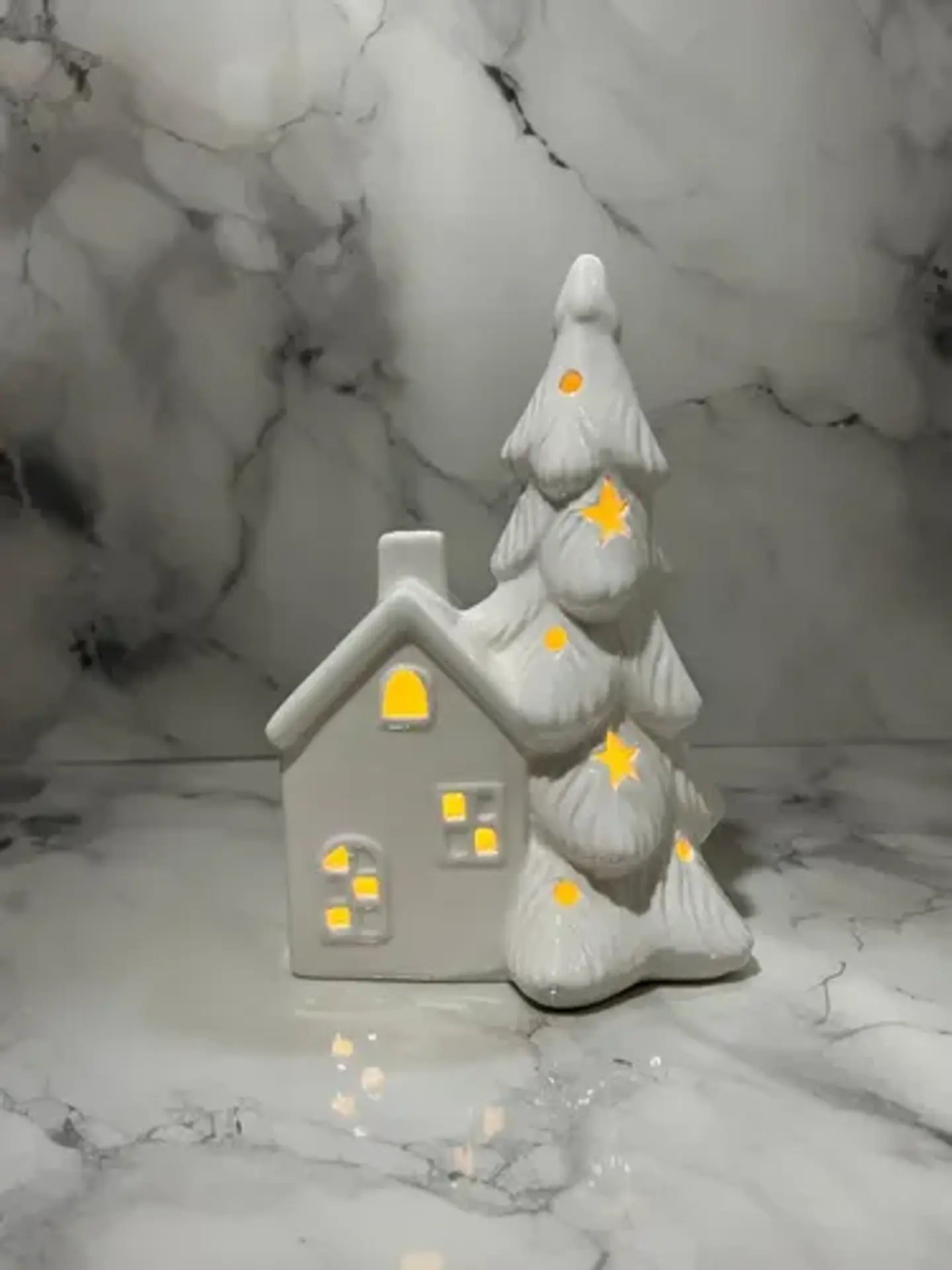 Casita Navideña De Cerámica Con Árbol Decorativo 1