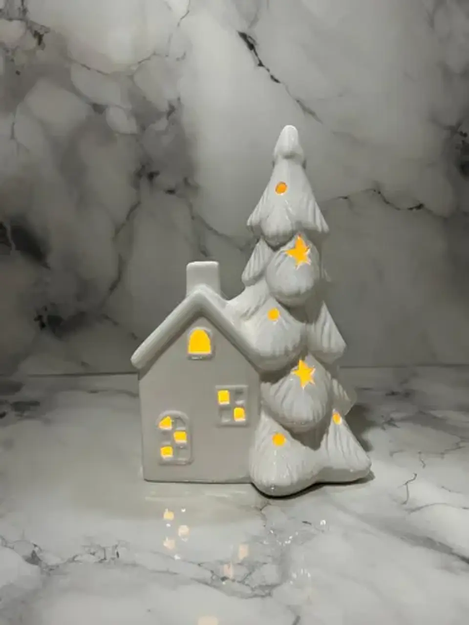Casita Navideña De Cerámica Con Árbol Decorativo 1