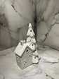 Casita Navideña De Cerámica Con Árbol Decorativo - Miniatura 2