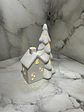 Casita Navideña De Cerámica Con Árbol Decorativo - Miniatura 3